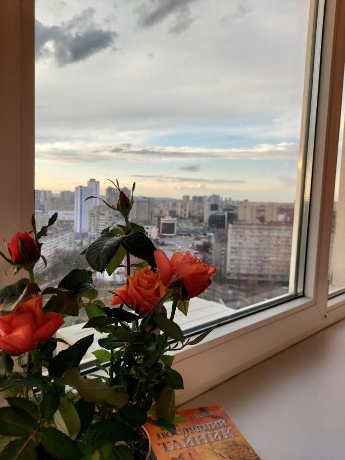Студія З Неймовірним Краєвидом Біля М Лівобережна Ліфт Інтернет Працює Киев Екстериор снимка